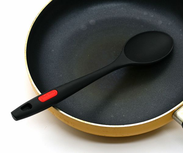 家用硅膠勺子批發(fā)，耐高溫硅膠湯勺_硅膠廚具